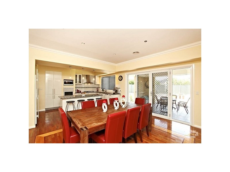24 Mareeba Way, Craigieburn VIC 3064