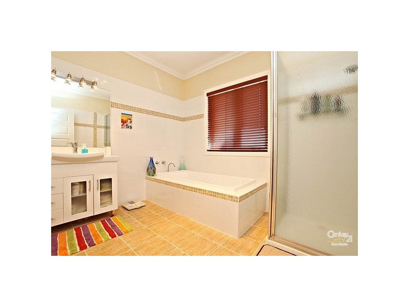 24 Mareeba Way, Craigieburn VIC 3064