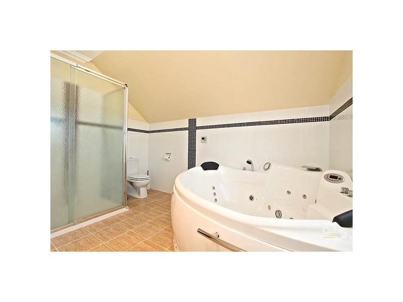 24 Mareeba Way, Craigieburn VIC 3064