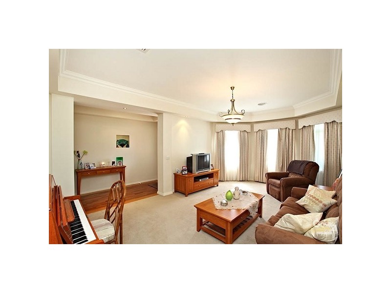 1 Swinburne Close, Craigieburn VIC 3064