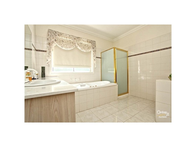 1 Swinburne Close, Craigieburn VIC 3064