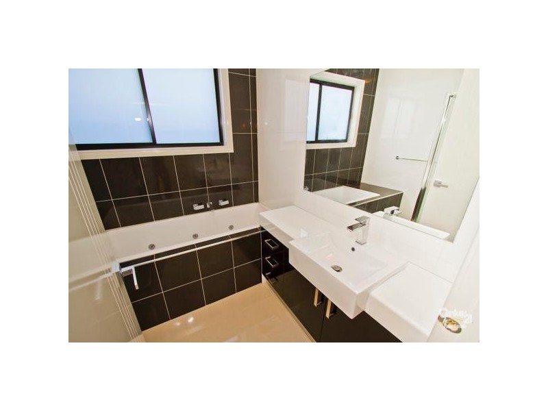 24 Rockwall Drive, Craigieburn VIC 3064