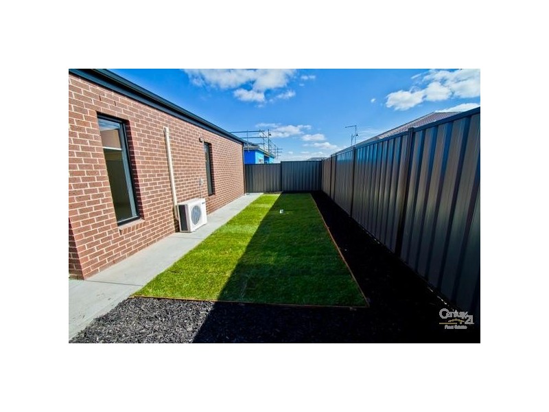 24 Rockwall Drive, Craigieburn VIC 3064