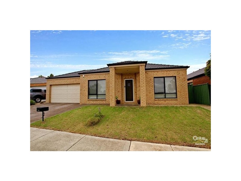 70 Malcolm Creek Pde, Craigieburn VIC 3064