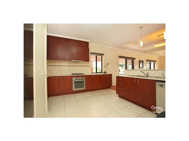 70 Malcolm Creek Pde, Craigieburn VIC 3064