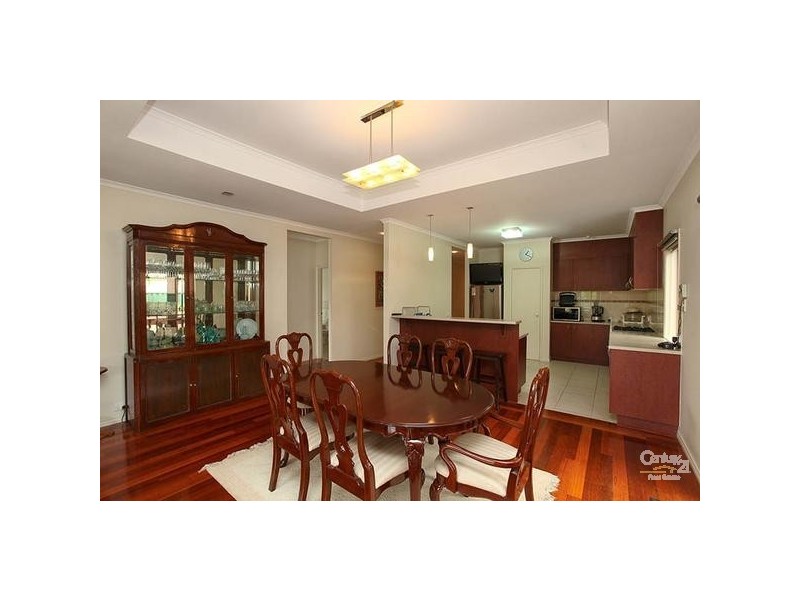 70 Malcolm Creek Pde, Craigieburn VIC 3064