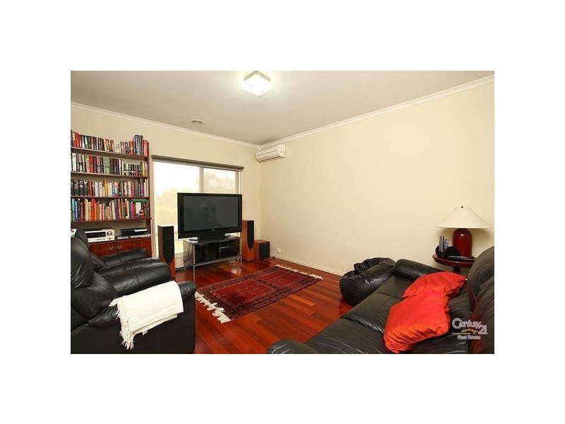 70 Malcolm Creek Pde, Craigieburn VIC 3064