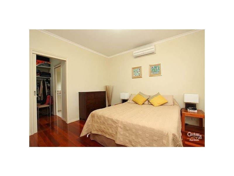 70 Malcolm Creek Pde, Craigieburn VIC 3064