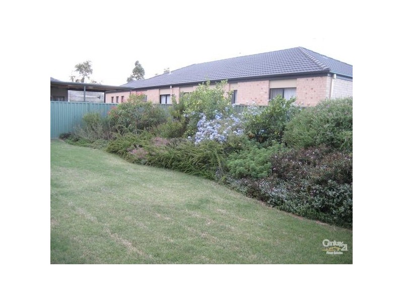 70 Malcolm Creek Pde, Craigieburn VIC 3064
