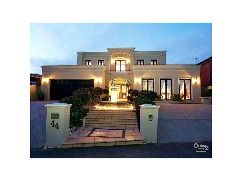 44 Malcolm Creek Pde, Craigieburn VIC 3064