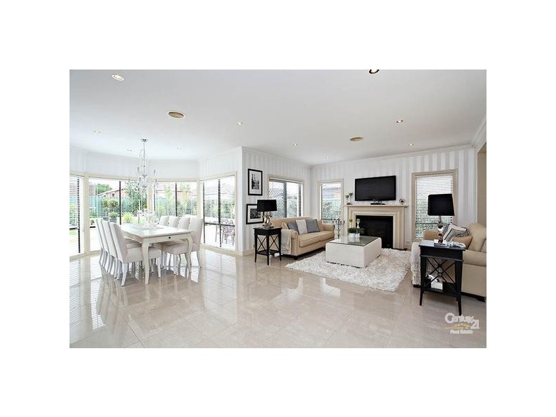 44 Malcolm Creek Pde, Craigieburn VIC 3064