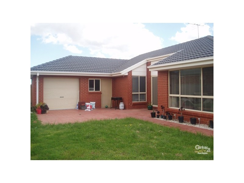 42 Parkin Avenue, Caroline Springs VIC 3023