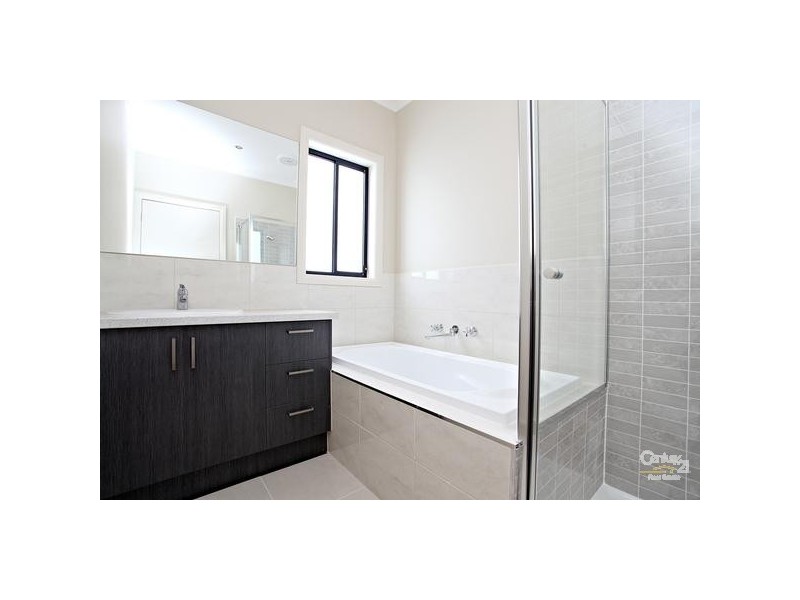 8 Bower Way, Doreen VIC 3754