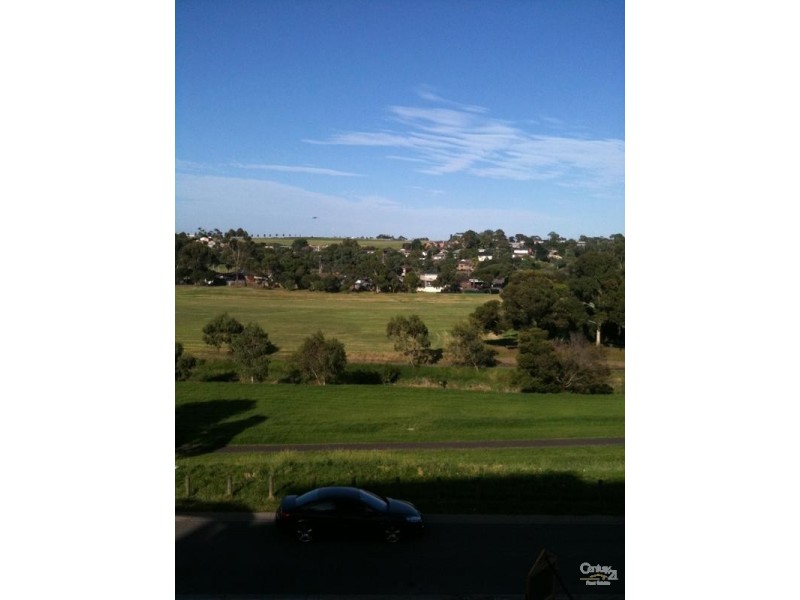 124 Devereaux Street, Oak Park VIC 3046