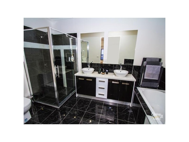 9 Westbury Parkway, Roxburgh Park VIC 3064