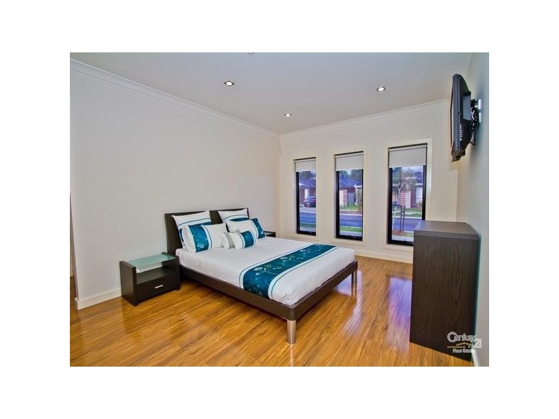 9 Westbury Parkway, Roxburgh Park VIC 3064