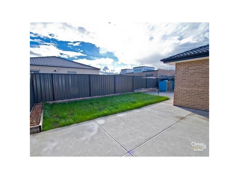 9 Westbury Parkway, Roxburgh Park VIC 3064