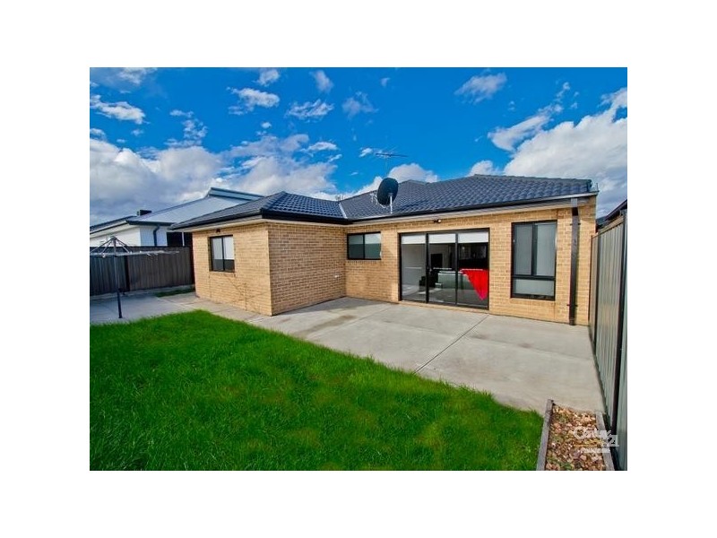 9 Westbury Parkway, Roxburgh Park VIC 3064