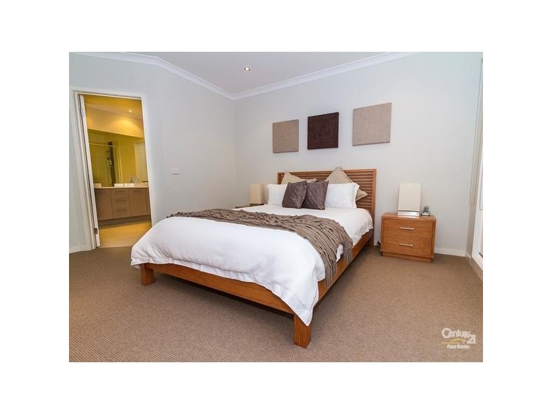 7 Markham Court, Roxburgh Park VIC 3064