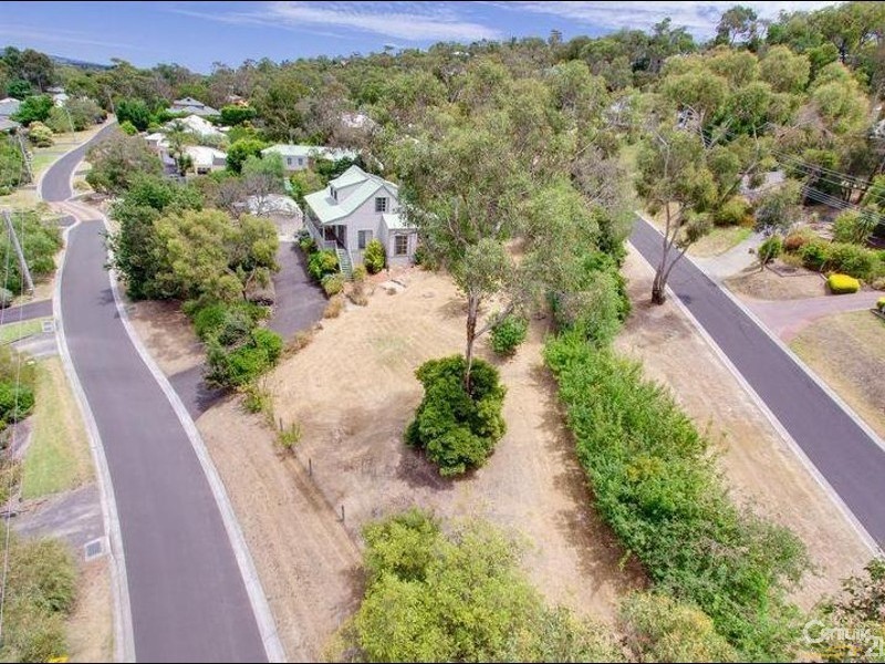 74 Station Street, Mount Eliza VIC 3930