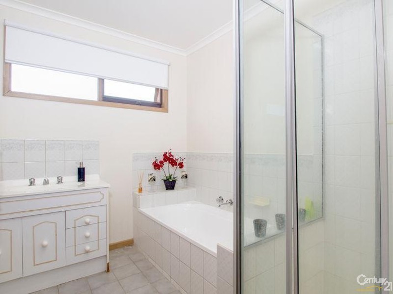 106 Clarendon Drive, Somerville VIC 3912