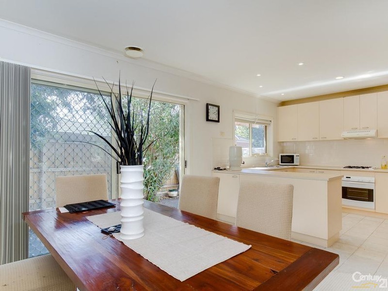 2/10 Macdonald Grove, Mornington VIC 3931