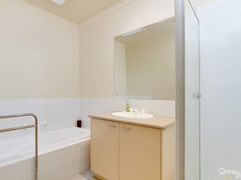 2/10 Macdonald Grove, Mornington VIC 3931