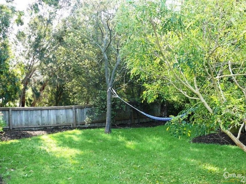 16 Layton Crescent, Mount Martha VIC 3934