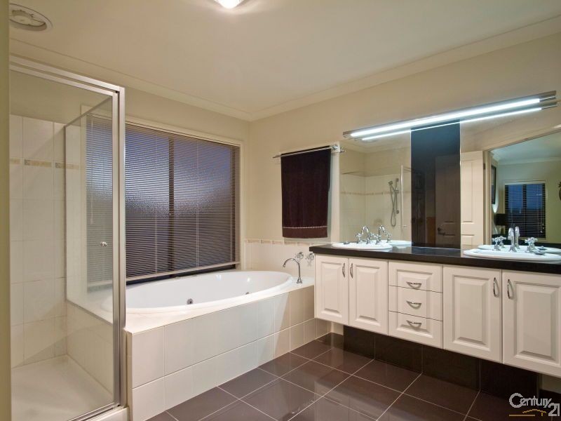 13 Aquarius Court, Mornington VIC 3931