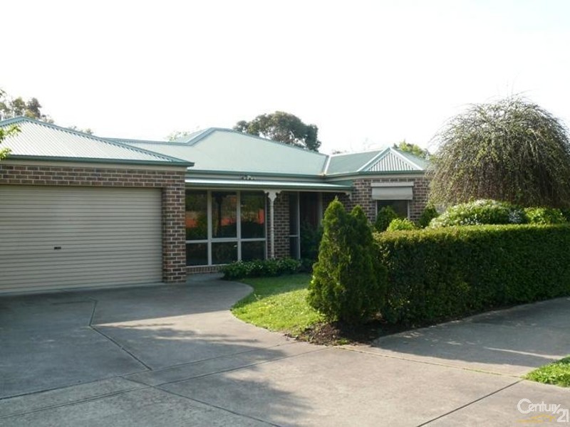 16 Layton Crescent, Mornington VIC 3931