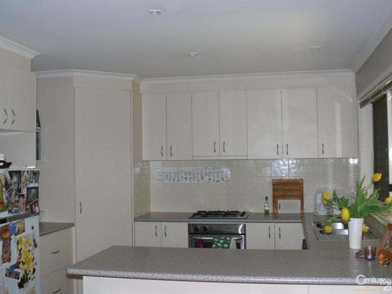 16 Layton Crescent, Mornington VIC 3931