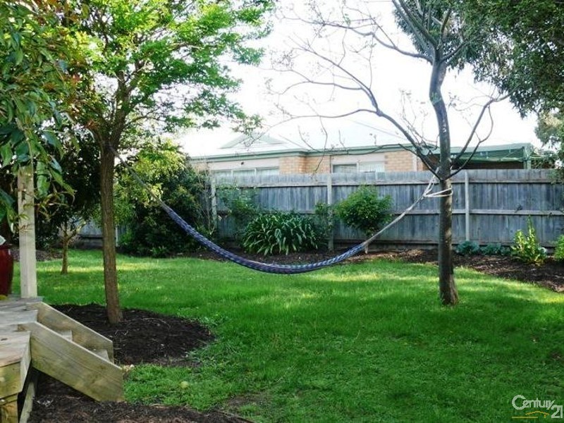 16 Layton Crescent, Mornington VIC 3931