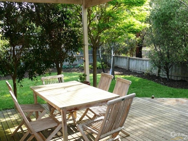 16 Layton Crescent, Mornington VIC 3931