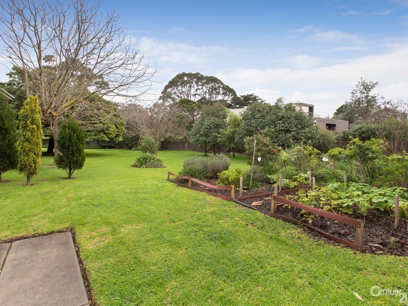 13 Grange Road, Mornington VIC 3931