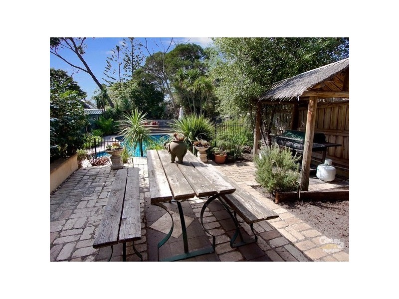 11 Koetong Parade, Mount Eliza VIC 3930