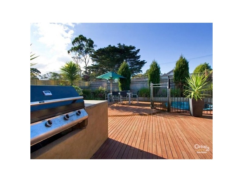 2 Petrel Close, Mount Eliza VIC 3930