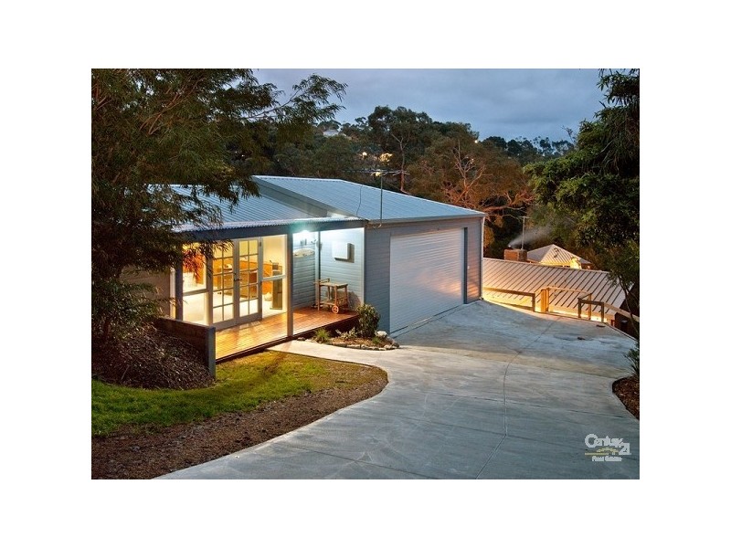 17 Millbank Drive, Mount Eliza VIC 3930