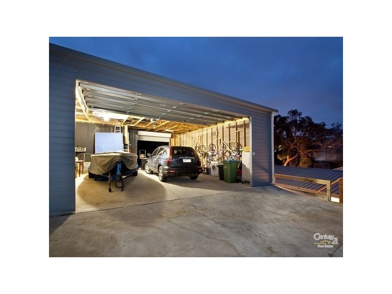 17 Millbank Drive, Mount Eliza VIC 3930