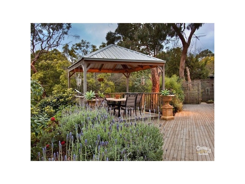 17 Millbank Drive, Mount Eliza VIC 3930