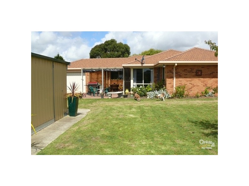 72 Ellinbank Crescent, Mornington VIC 3931