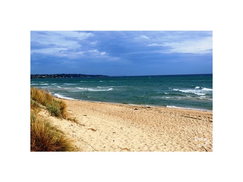 32 Rosslyn Avenue, Seaford VIC 3198