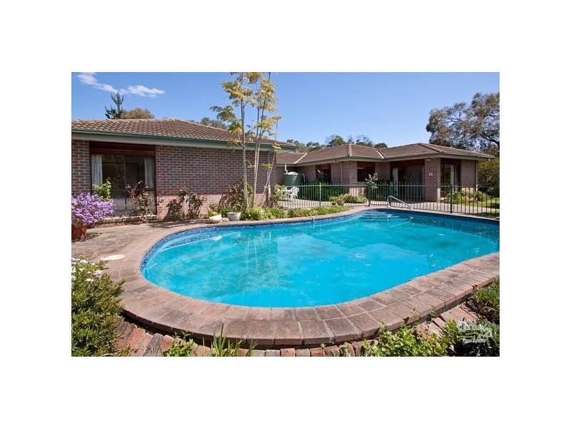 15 McCutcheon Close, Mount Eliza VIC 3930