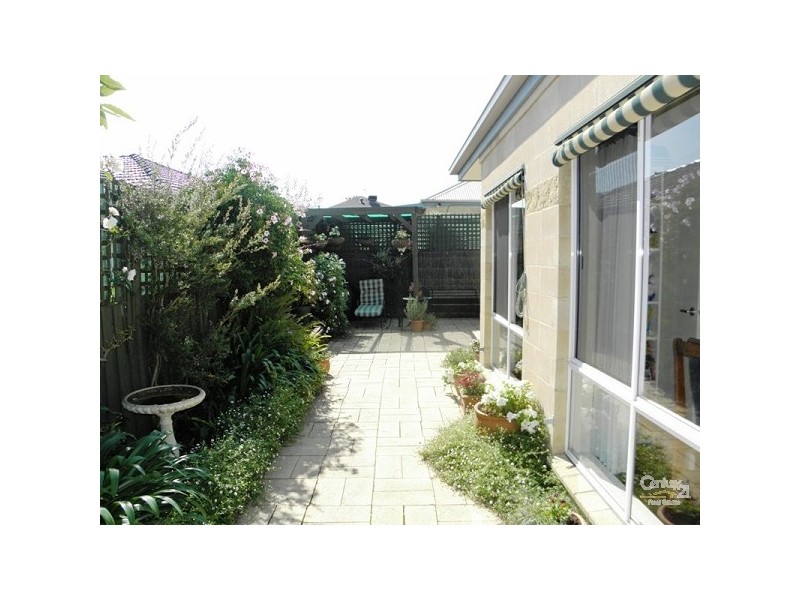 2, 86 Herbert Street, Mornington VIC 3931