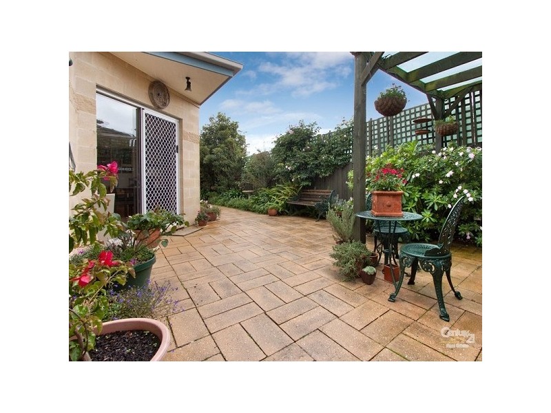 2, 86 Herbert Street, Mornington VIC 3931