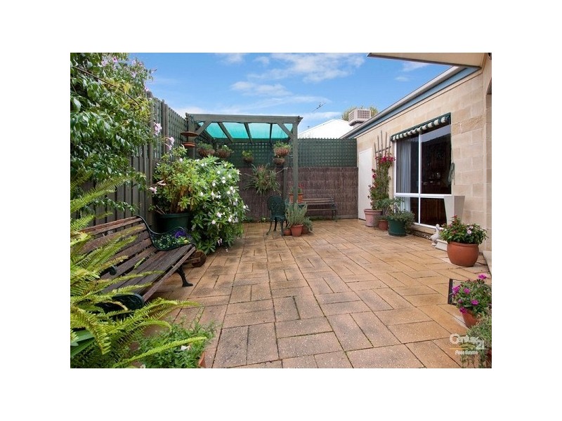 2, 86 Herbert Street, Mornington VIC 3931