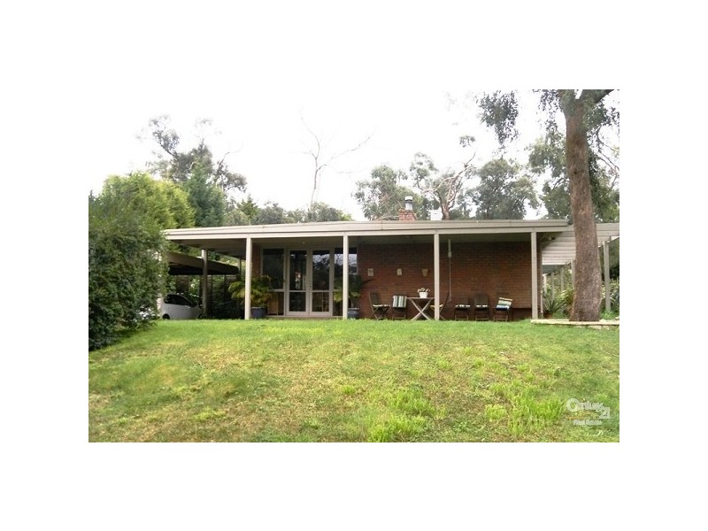 27 Banool Crescent, Mount Eliza VIC 3930