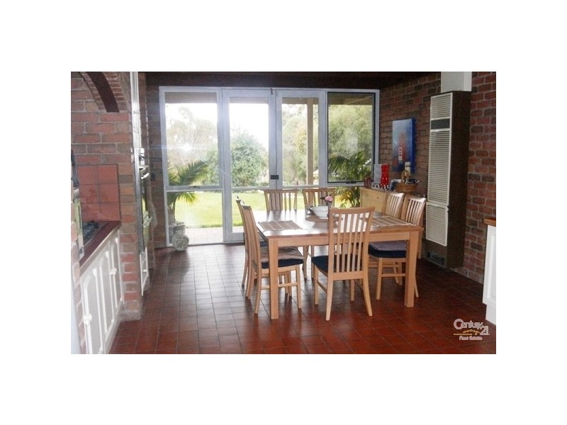 27 Banool Crescent, Mount Eliza VIC 3930