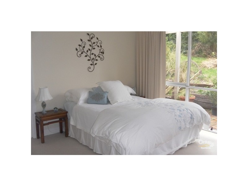 27 Banool Crescent, Mount Eliza VIC 3930