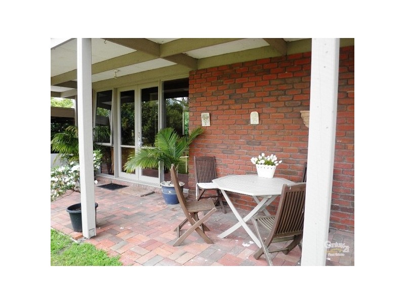 27 Banool Crescent, Mount Eliza VIC 3930