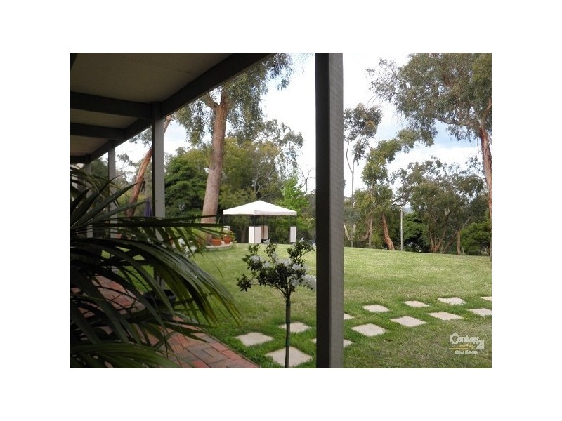 27 Banool Crescent, Mount Eliza VIC 3930